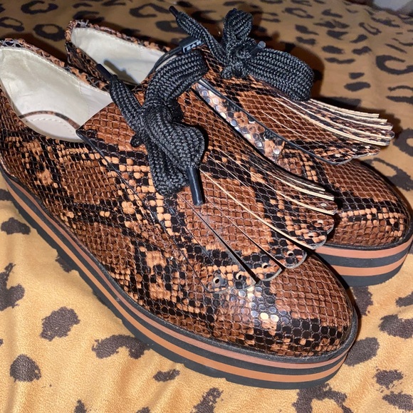 Zara Snakeskin Platform Oxfords - Picture 1 of 4
